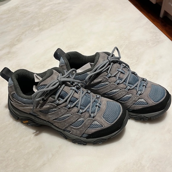 NWOT Women’s MERRELL MOAB 2 VENTILATOR HIKING SNEAKER SIZE 8 - Picture 2 of 8